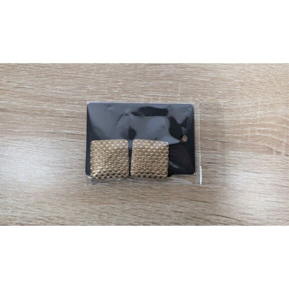 Vintage Gold Tone Square Textured Clip-On Earrings Retro Basket Weave Design - Picture 1 of 2